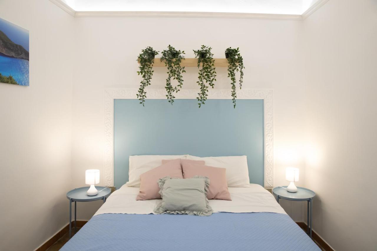 Voila Rooms Guest House Terrasini Bagian luar foto