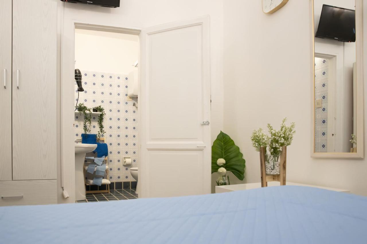 Voila Rooms Guest House Terrasini Bagian luar foto