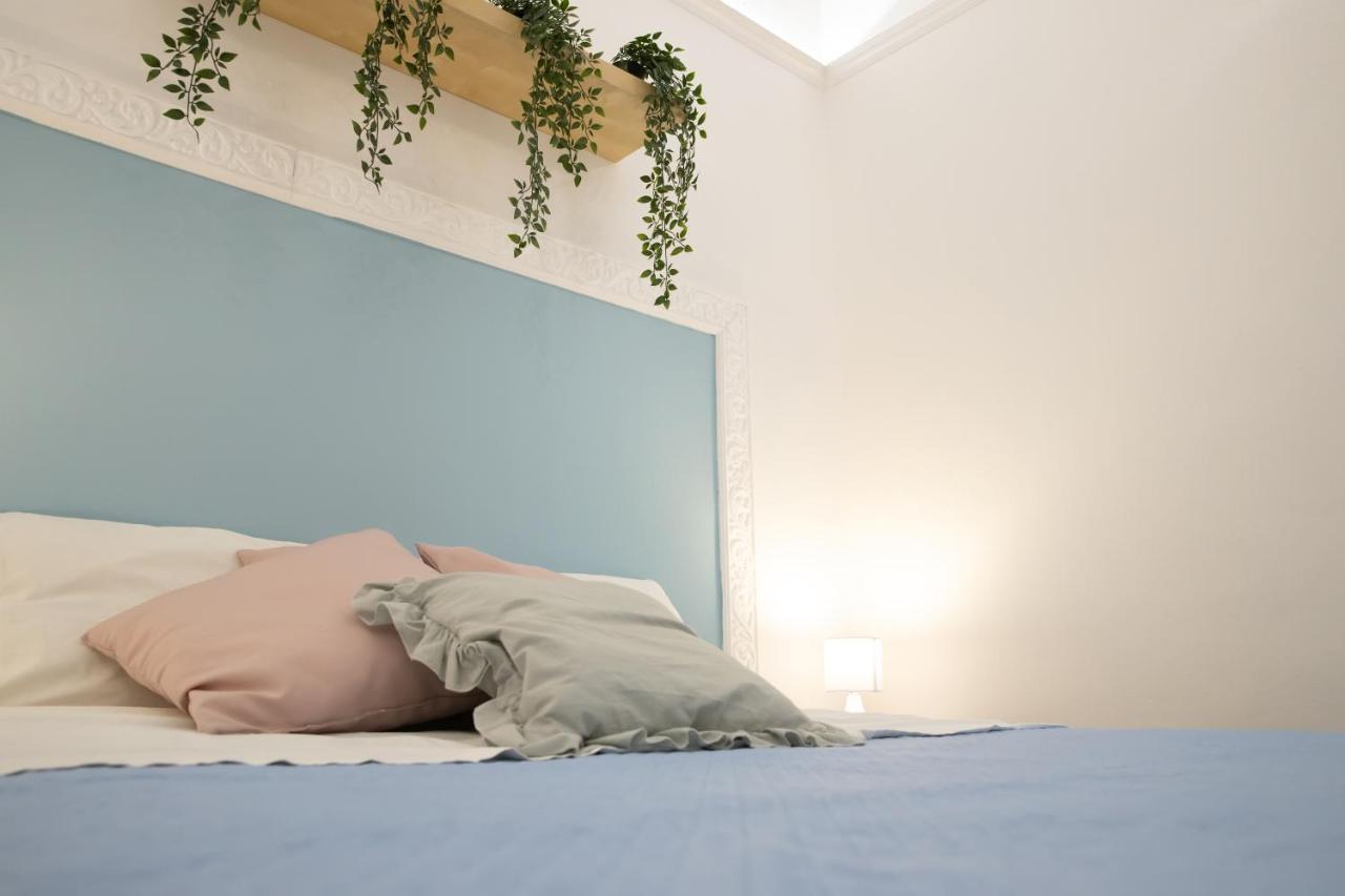Voila Rooms Guest House Terrasini Bagian luar foto