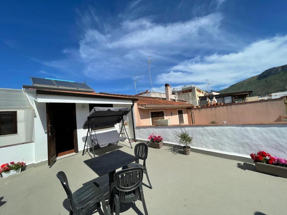 Voila Rooms Guest House Terrasini Bagian luar foto