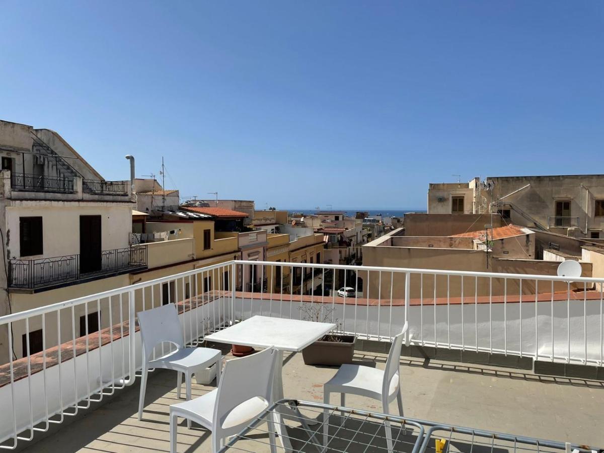 Voila Rooms Guest House Terrasini Bagian luar foto