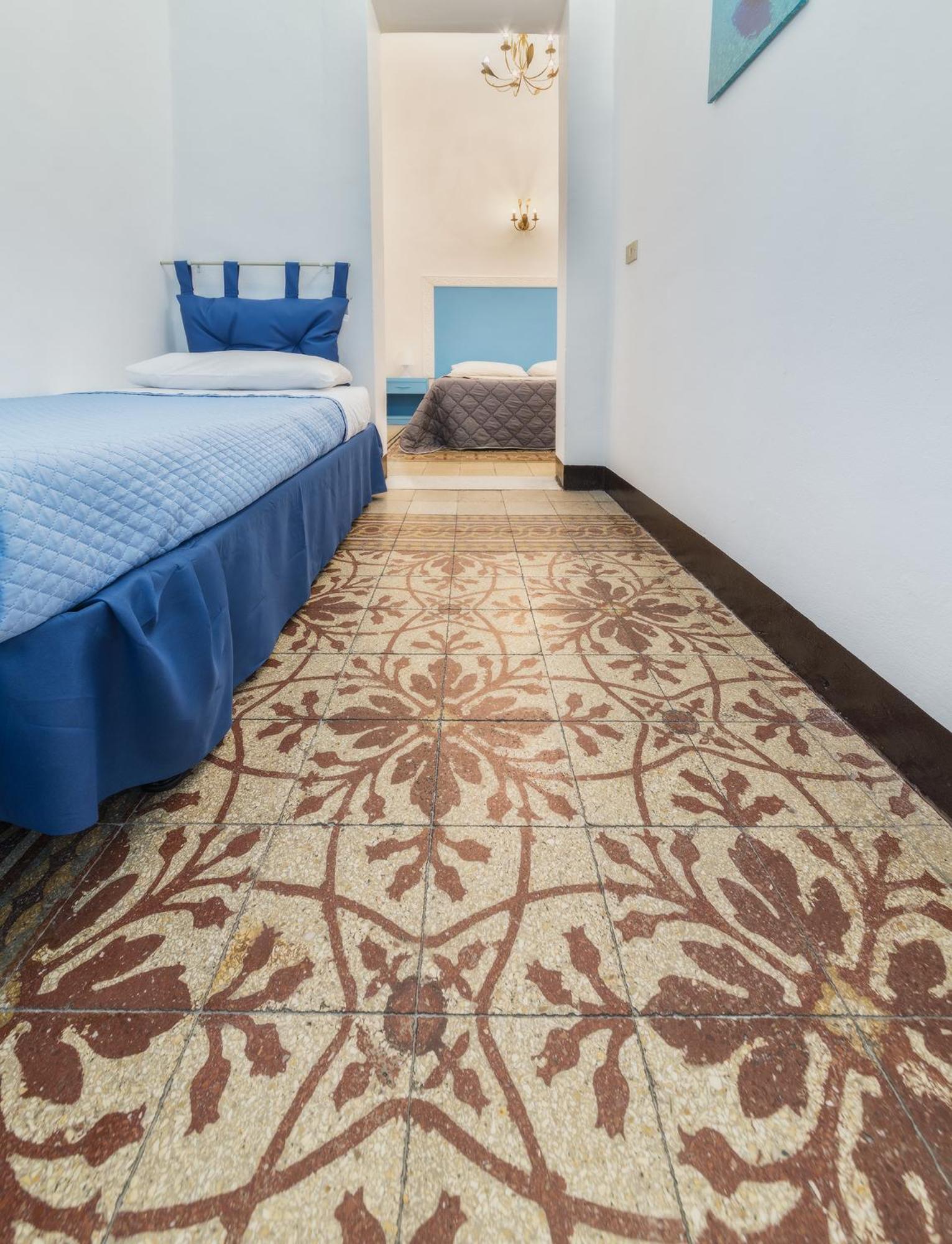 Voila Rooms Guest House Terrasini Bagian luar foto