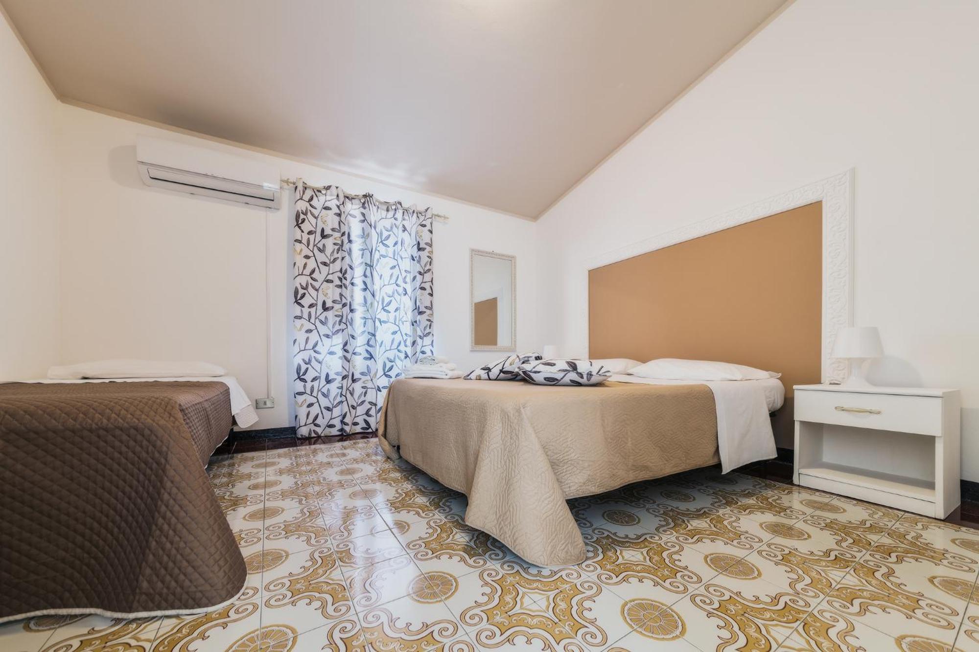 Voila Rooms Guest House Terrasini Bagian luar foto