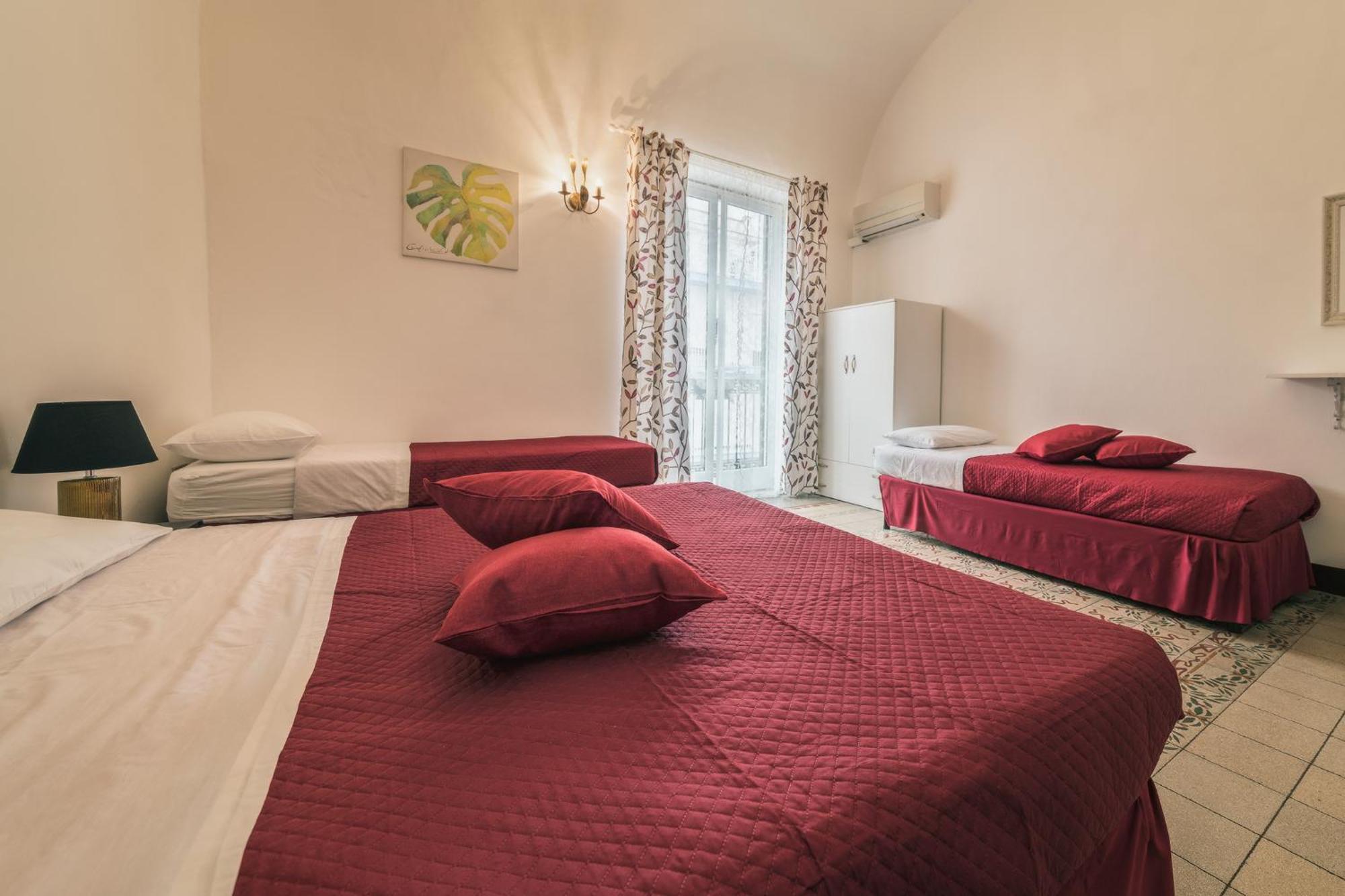 Voila Rooms Guest House Terrasini Bagian luar foto