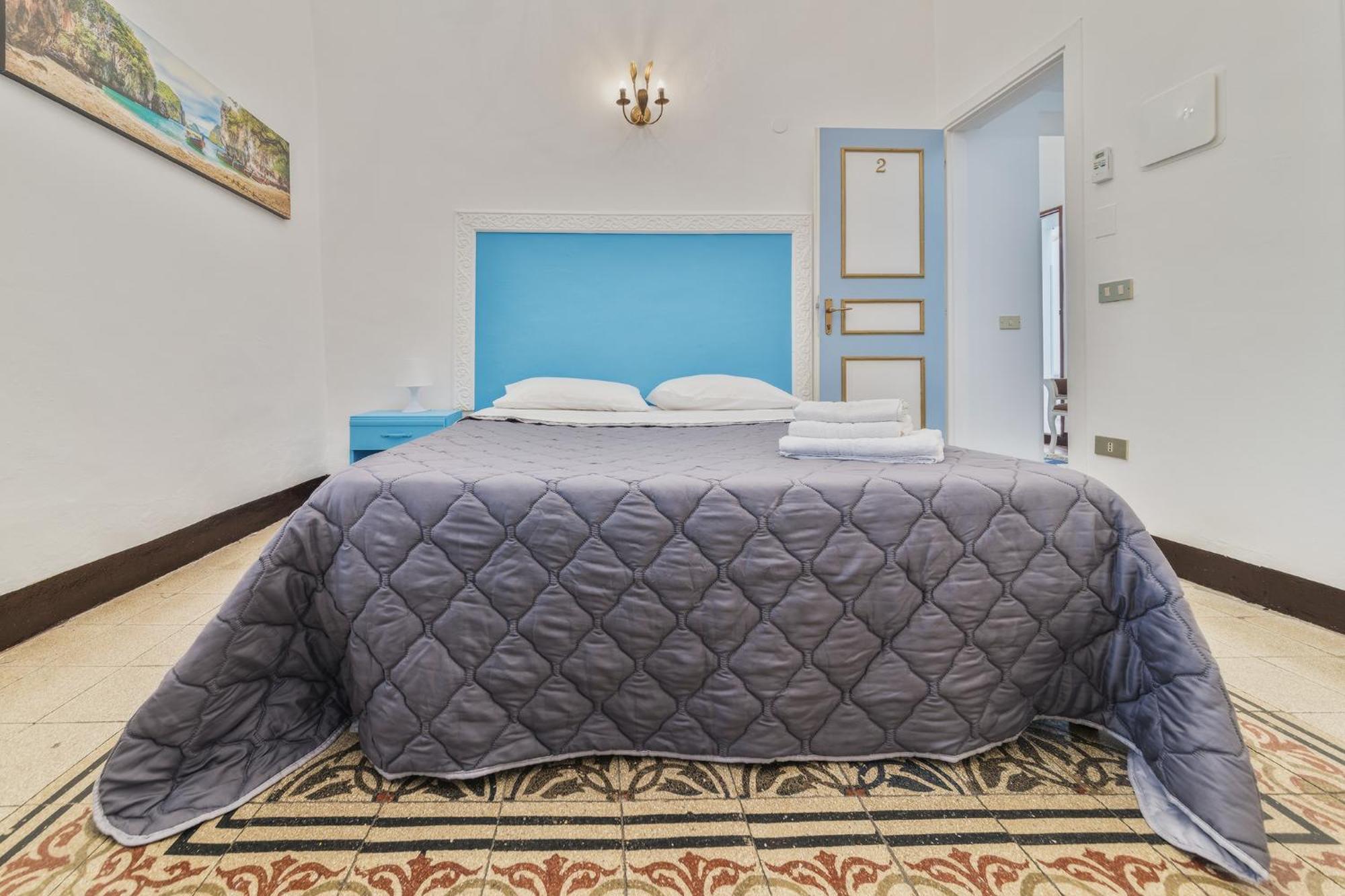 Voila Rooms Guest House Terrasini Bagian luar foto