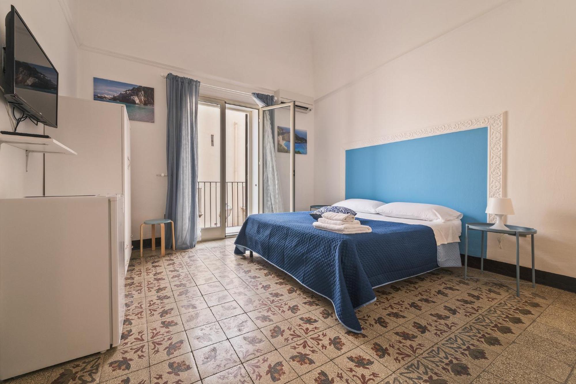 Voila Rooms Guest House Terrasini Bagian luar foto
