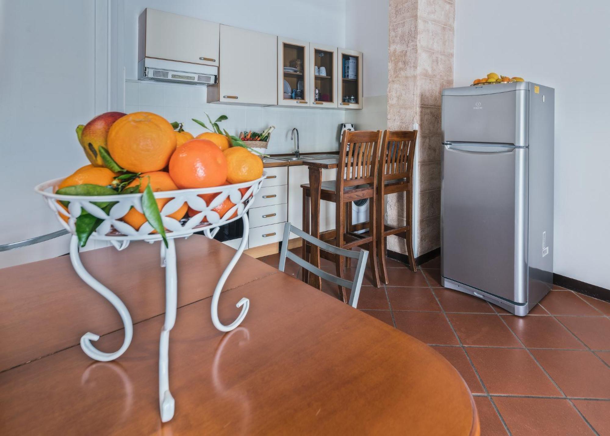 Voila Rooms Guest House Terrasini Bagian luar foto