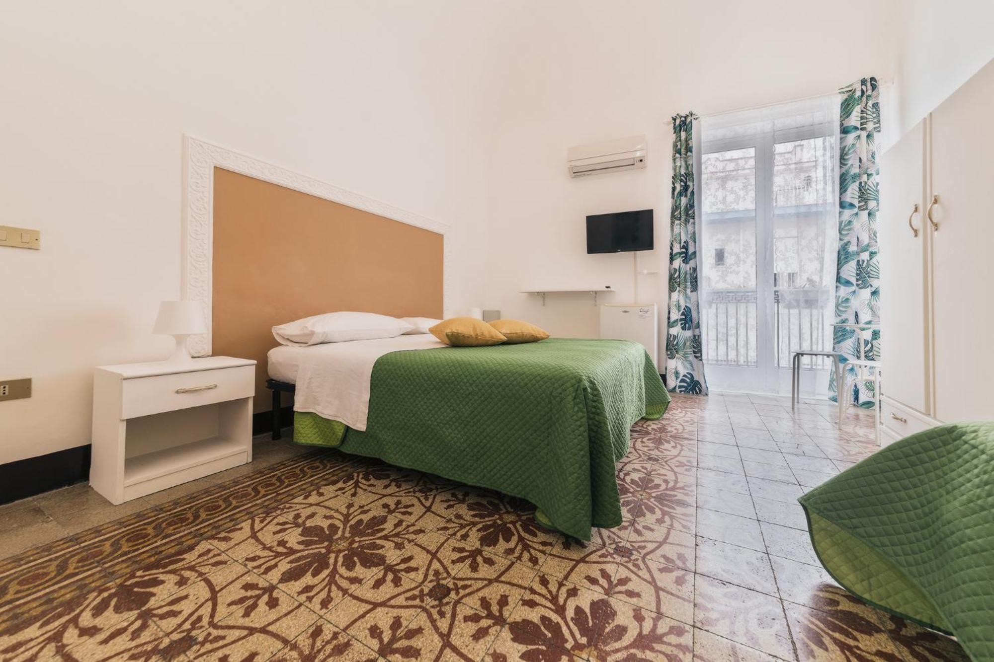 Voila Rooms Guest House Terrasini Bagian luar foto