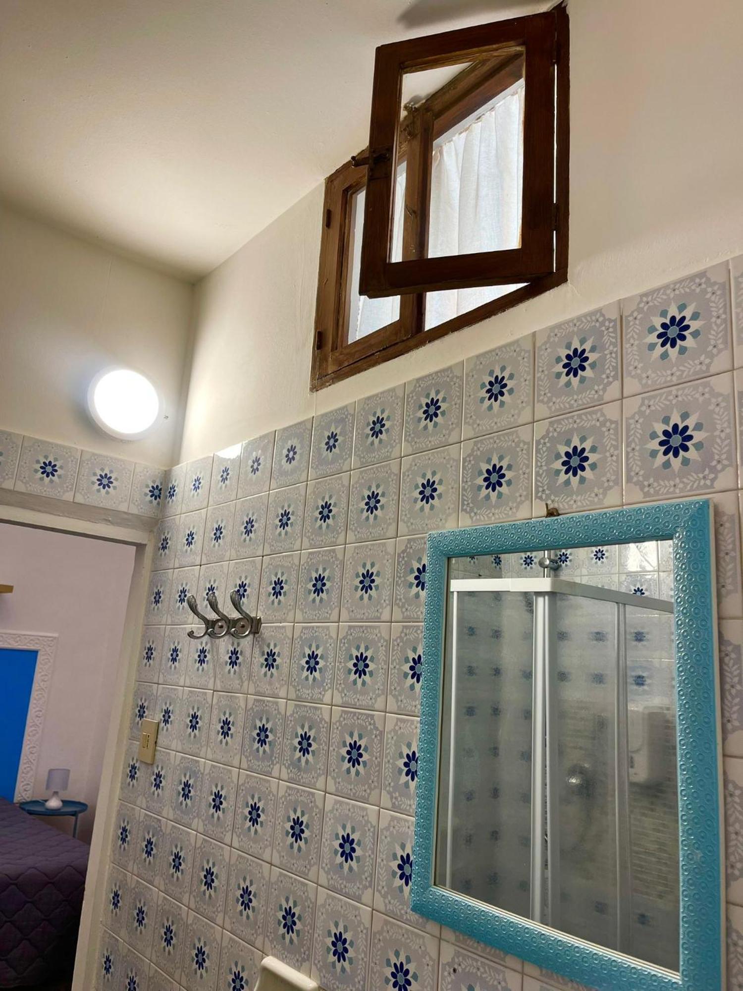 Voila Rooms Guest House Terrasini Bagian luar foto