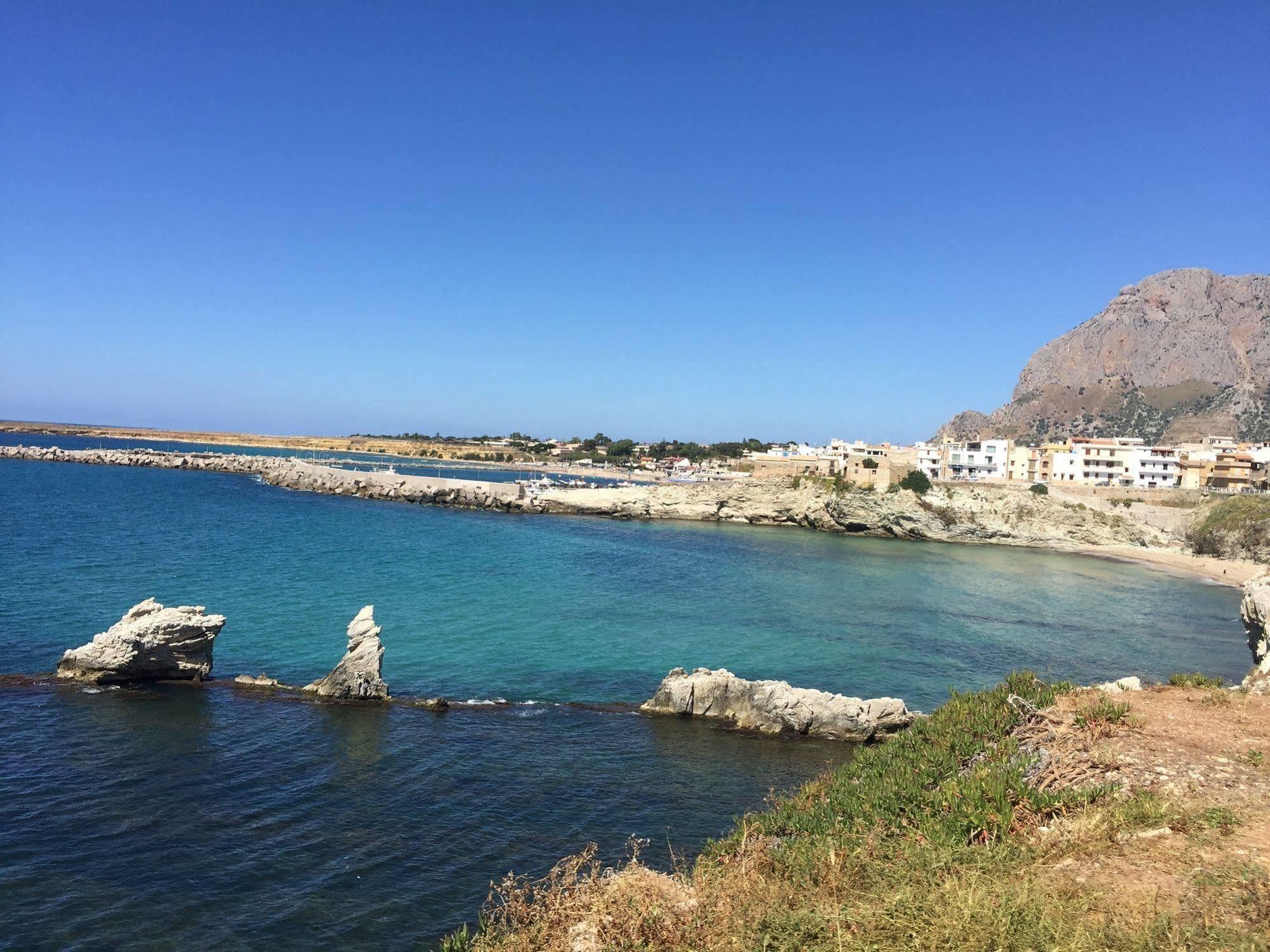 Voila Rooms Guest House Terrasini Bagian luar foto