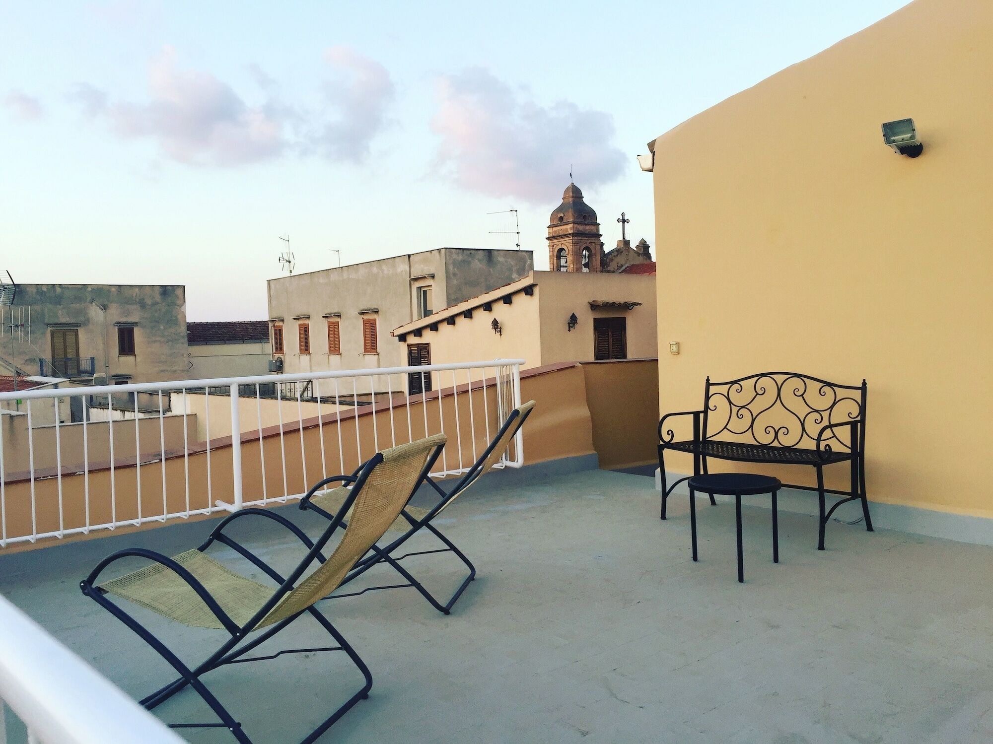 Voila Rooms Guest House Terrasini Bagian luar foto